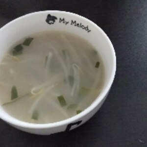 ニラともやしとワカメの中華スープ